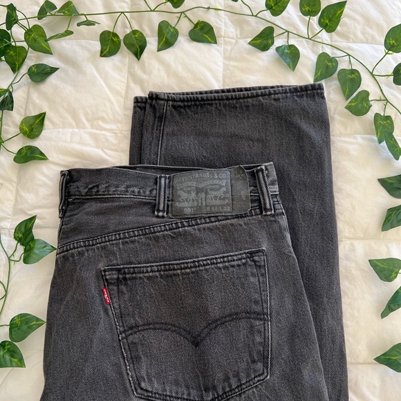 Black Levi’s 501 - Picture 2 of 5